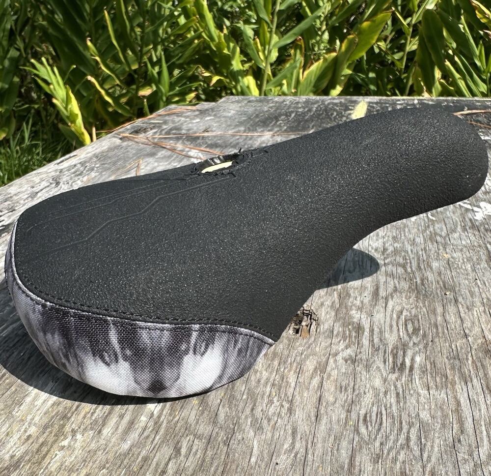 GT Pivotal BMX Seat Grippy Tiedye Black - Haro Kink Sub Rosa Fiend Sunday